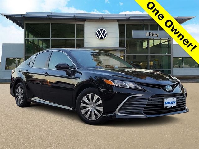 2022 Toyota Camry Hybrid LE