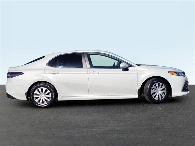 2022 Toyota Camry Hybrid LE