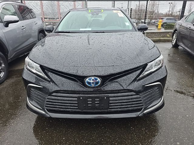 2022 Toyota Camry Hybrid LE