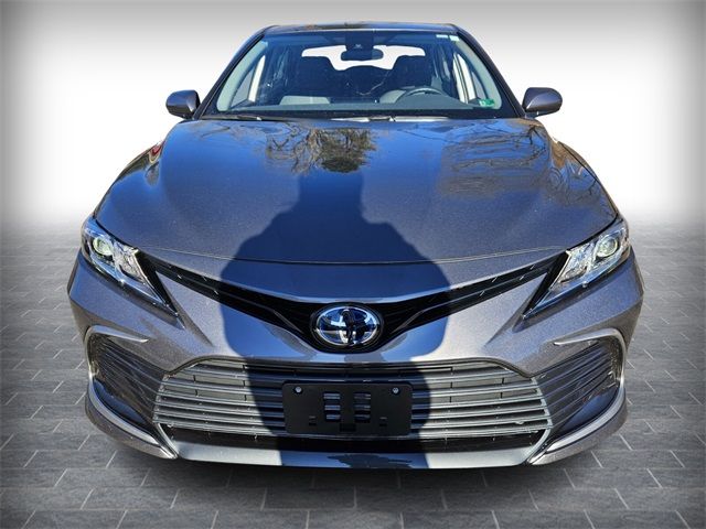 2022 Toyota Camry Hybrid LE