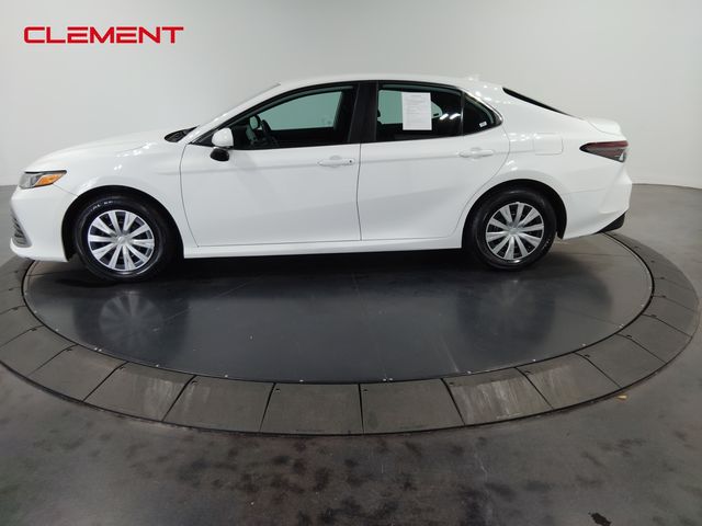 2022 Toyota Camry Hybrid LE