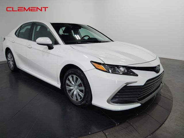 2022 Toyota Camry Hybrid LE