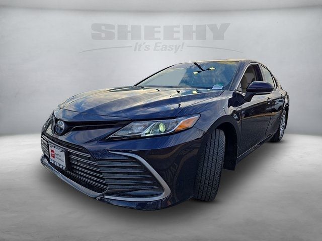 2022 Toyota Camry Hybrid LE