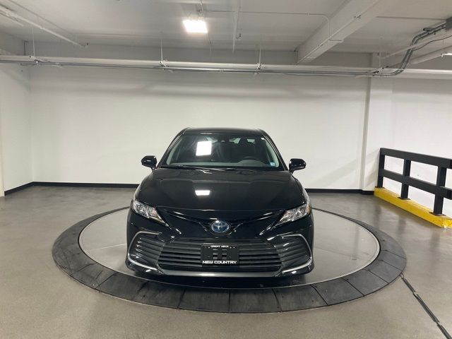 2022 Toyota Camry Hybrid LE