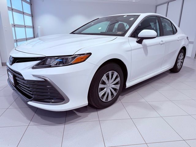 2022 Toyota Camry Hybrid LE