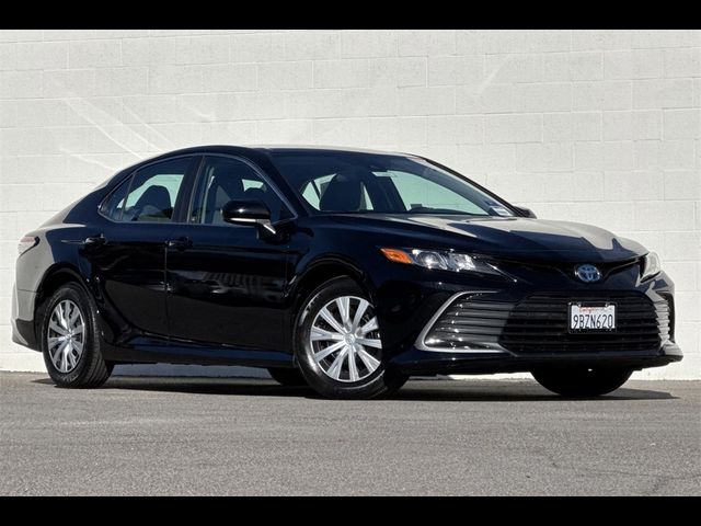 2022 Toyota Camry Hybrid LE
