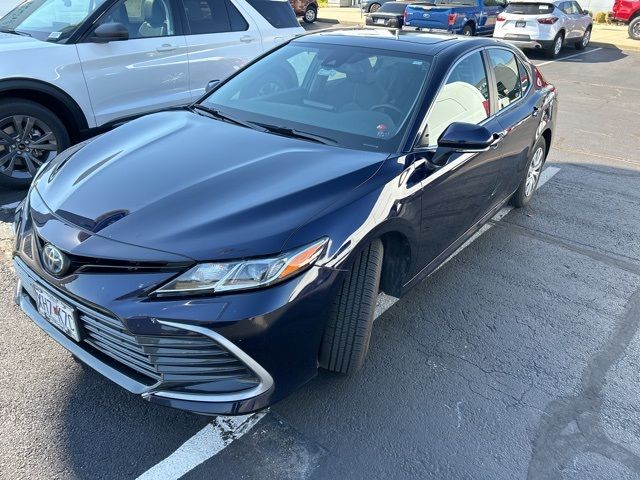 2022 Toyota Camry Hybrid LE