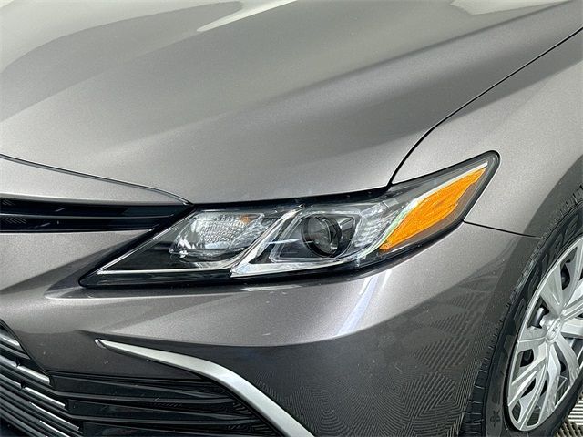 2022 Toyota Camry Hybrid LE