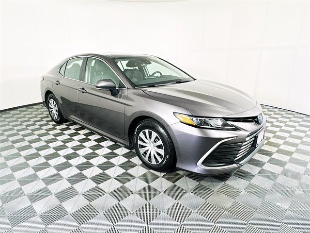 2022 Toyota Camry Hybrid LE