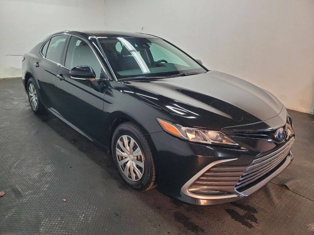 2022 Toyota Camry Hybrid LE