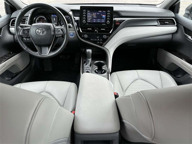 2022 Toyota Camry Hybrid SE