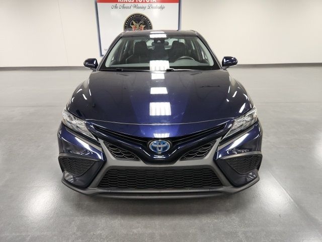 2022 Toyota Camry Hybrid SE