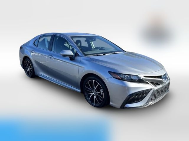 2022 Toyota Camry Hybrid SE