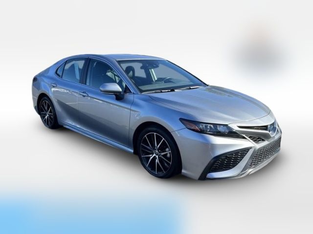 2022 Toyota Camry Hybrid SE