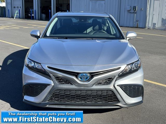 2022 Toyota Camry Hybrid SE