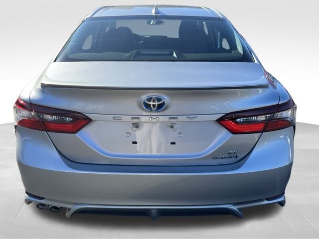 2022 Toyota Camry Hybrid SE