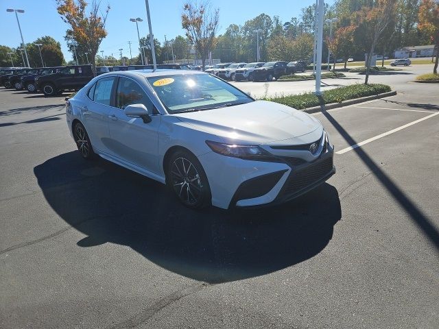 2022 Toyota Camry Hybrid SE