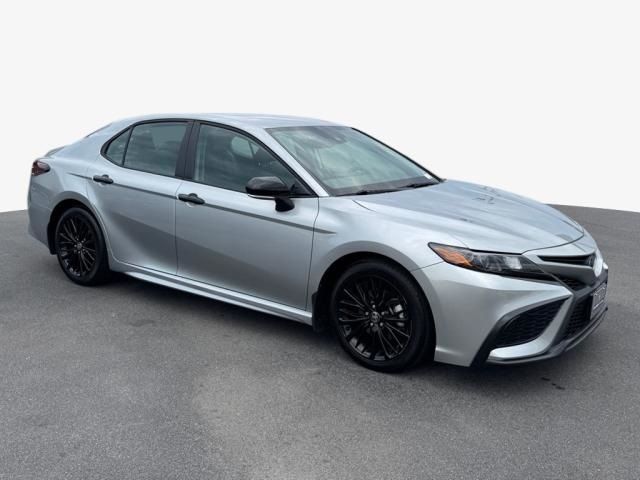 2022 Toyota Camry Hybrid SE