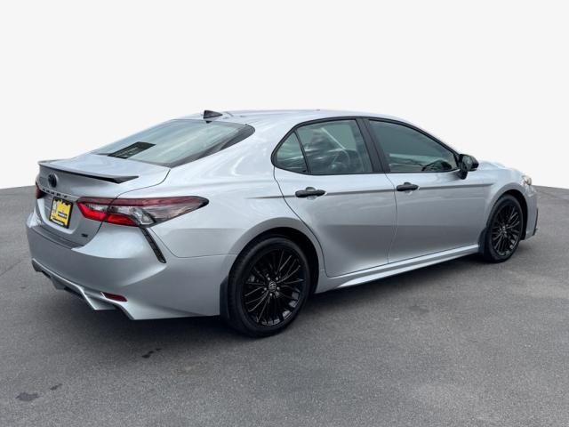 2022 Toyota Camry Hybrid SE