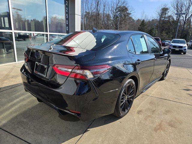 2022 Toyota Camry Hybrid SE