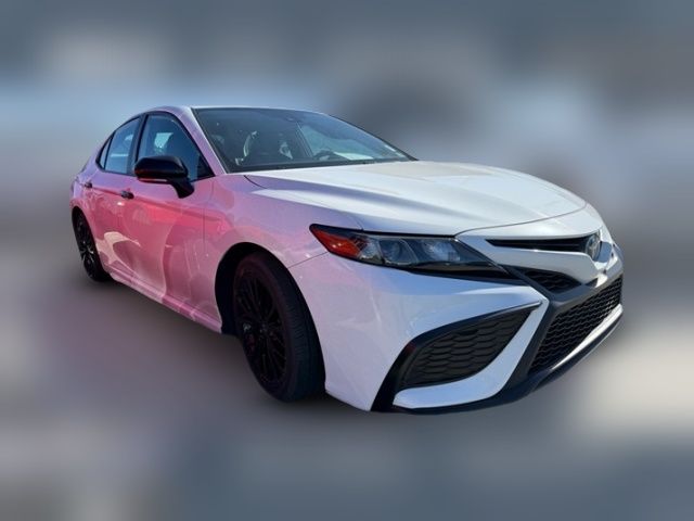 2022 Toyota Camry Hybrid SE