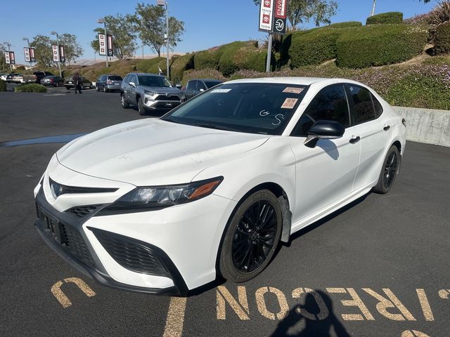 2022 Toyota Camry Hybrid SE