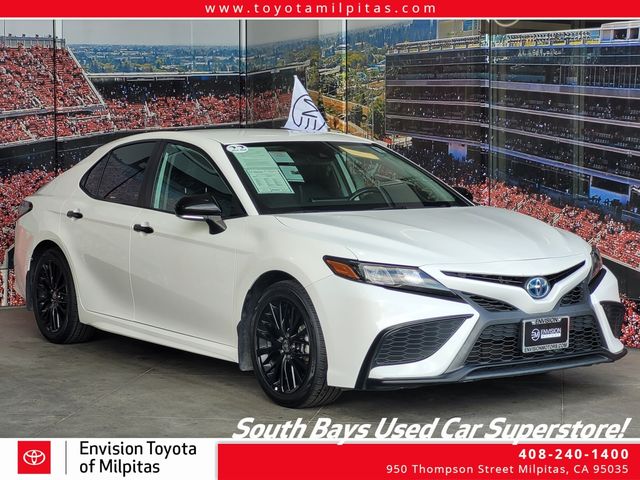 2022 Toyota Camry Hybrid SE