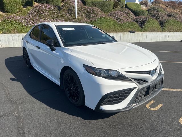 2022 Toyota Camry Hybrid SE