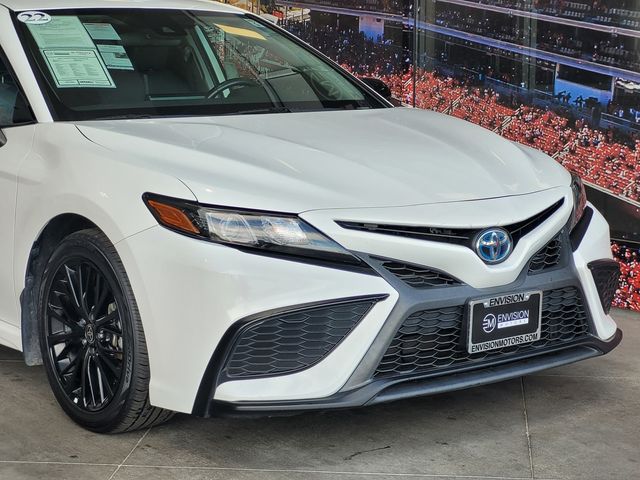 2022 Toyota Camry Hybrid SE