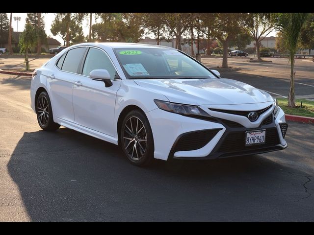 2022 Toyota Camry Hybrid SE