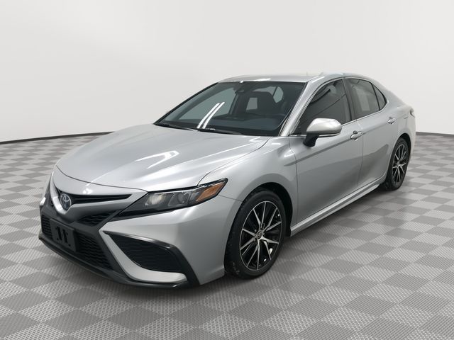 2022 Toyota Camry Hybrid SE