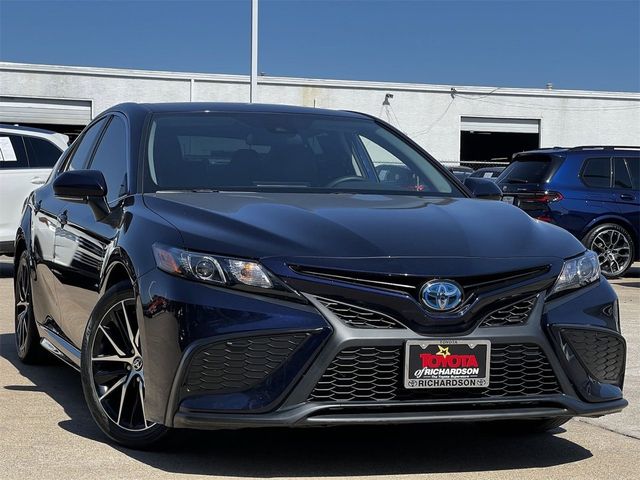 2022 Toyota Camry Hybrid SE