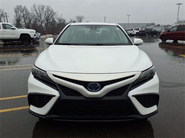 2022 Toyota Camry Hybrid SE