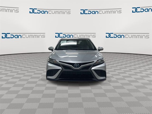 2022 Toyota Camry Hybrid SE