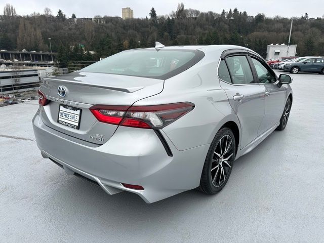 2022 Toyota Camry Hybrid SE