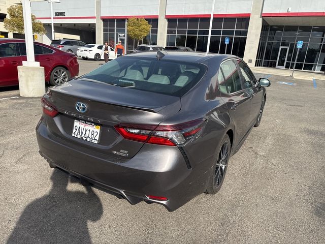 2022 Toyota Camry Hybrid SE