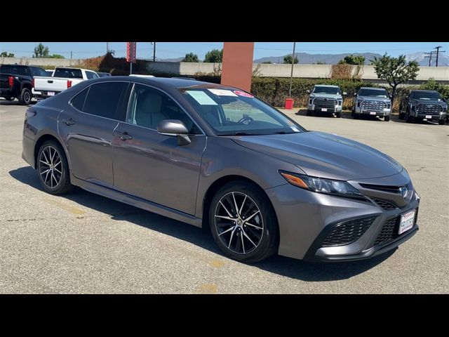 2022 Toyota Camry Hybrid SE