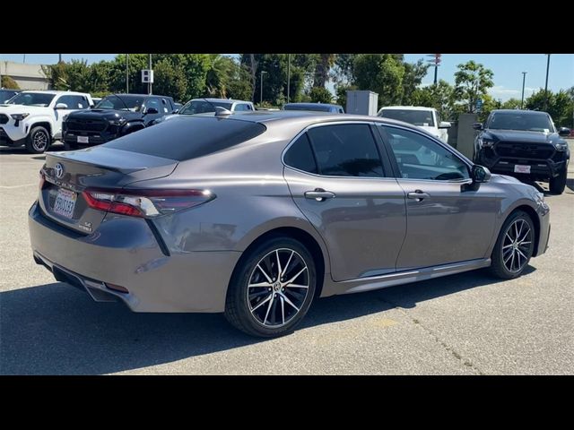 2022 Toyota Camry Hybrid SE