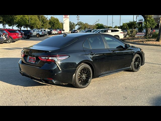 2022 Toyota Camry Hybrid SE