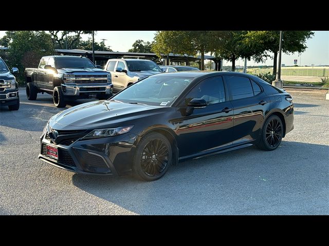 2022 Toyota Camry Hybrid SE