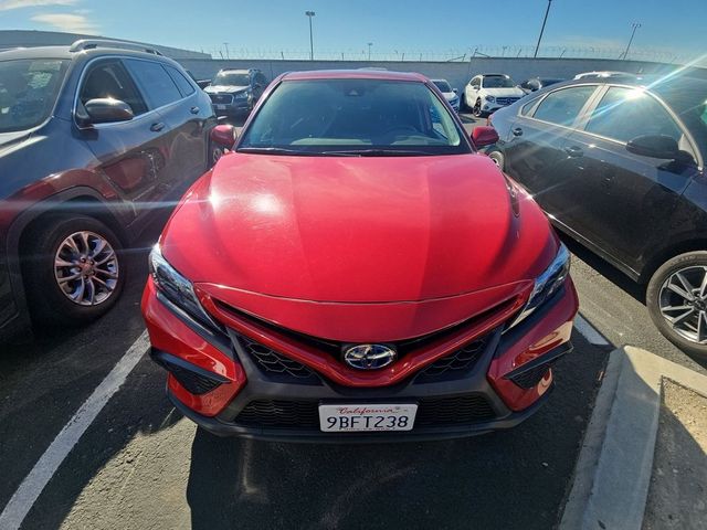 2022 Toyota Camry Hybrid SE