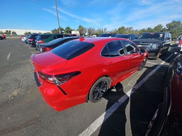 2022 Toyota Camry Hybrid SE