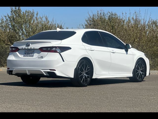 2022 Toyota Camry Hybrid SE