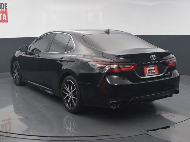 2022 Toyota Camry Hybrid SE