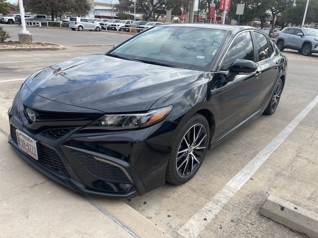 2022 Toyota Camry Hybrid SE