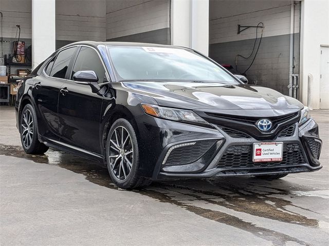 2022 Toyota Camry Hybrid SE