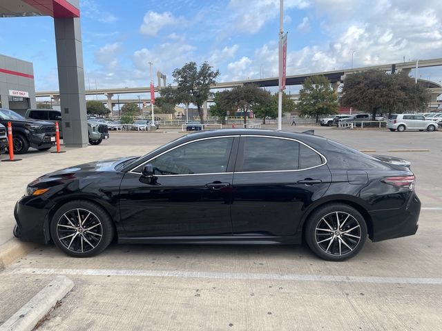 2022 Toyota Camry Hybrid SE