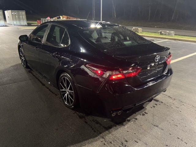 2022 Toyota Camry Hybrid SE