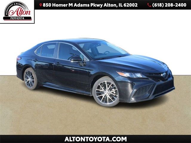 2022 Toyota Camry Hybrid SE