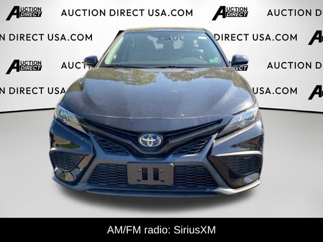 2022 Toyota Camry Hybrid SE